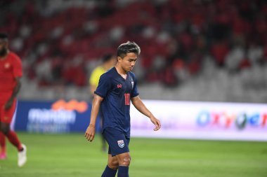 Jakarta, Endonezya - 10 Ekim 2019: Chanathip Songkrasin # 10 Tayland Oyuncusu 2020 Dünya Kupası elemeleri sırasında Endonezya 0-3 Tayland 'da Gelora Bung Karno Stadyumu, Endonezya