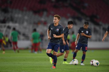 Jakarta, Endonezya - 10 Sep 2019: Theerathon Bunmathan # 3 Tayland Oyuncusu 2020 Dünya Kupası elemeleri sırasında Endonezya 0-3 Tayland maçı sırasında Gelora Bung Karno Stadyumu, Endonezya