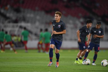 Jakarta, Endonezya - 10 Sep 2019: Theerathon Bunmathan # 3 Tayland Oyuncusu 2020 Dünya Kupası elemeleri sırasında Endonezya 0-3 Tayland maçı sırasında Gelora Bung Karno Stadyumu, Endonezya