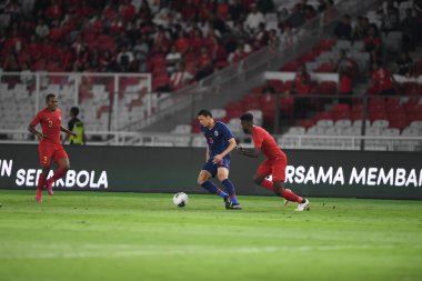 Jakarta, Endonezya - 10 Eylül 2019: Endonezya 'nın Gelora Bung Karno Stadyumu' nda oynanan 2020 Dünya Kupası eleme karşılaşmasında 9 numaralı Tayland oyuncusu Supachai Jaided