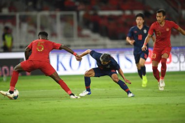 Jakarta, Endonezya - 10 Ekim 2019: Chanathip Songkrasin # 10 Tayland Oyuncusu 2020 Dünya Kupası elemeleri sırasında Endonezya 0-3 Tayland 'da Gelora Bung Karno Stadyumu, Endonezya