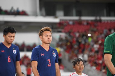 Jakarta, Endonezya - 10 Sep 2019: Theerathon Bunmathan # 3 Tayland Oyuncusu 2020 Dünya Kupası elemeleri sırasında Endonezya 0-3 Tayland maçı sırasında Gelora Bung Karno Stadyumu, Endonezya