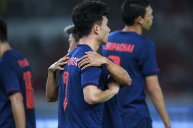 Jakarta, Endonezya - 10 Eylül 2019: Supachok Sarachart # 7 Tayland Futbolcusu 2020 Dünya Kupası elemeleri sırasında Endonezya 0-3 Tayland maçı sırasında Gelora Bung Karno Stadyumu, Endonezya