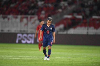 Jakarta, Endonezya - 10 Ekim 2019: Chanathip Songkrasin # 10 Tayland Oyuncusu 2020 Dünya Kupası elemeleri sırasında Endonezya 0-3 Tayland 'da Gelora Bung Karno Stadyumu, Endonezya
