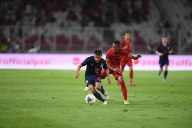 Jakarta, Endonezya - 10 Ekim 2019: Chanathip Songkrasin # 10 Tayland Oyuncusu 2020 Dünya Kupası elemeleri sırasında Endonezya 0-3 Tayland 'da Gelora Bung Karno Stadyumu, Endonezya