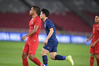 Jakarta, Endonezya - 10 Eylül 2019: Supachok Sarachart # 7 Tayland Futbolcusu 2020 Dünya Kupası elemeleri sırasında Endonezya 0-3 Tayland maçı sırasında Gelora Bung Karno Stadyumu, Endonezya