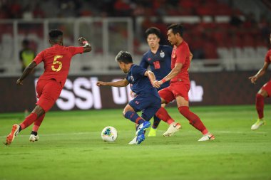 Jakarta, Endonezya - 10 Ekim 2019: Chanathip Songkrasin # 10 Tayland Oyuncusu 2020 Dünya Kupası elemeleri sırasında Endonezya 0-3 Tayland 'da Gelora Bung Karno Stadyumu, Endonezya