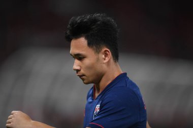 Jakarta, Endonezya - 10 Eylül 2019: Supachok Sarachart # 7 Tayland Futbolcusu 2020 Dünya Kupası elemeleri sırasında Endonezya 0-3 Tayland maçı sırasında Gelora Bung Karno Stadyumu, Endonezya