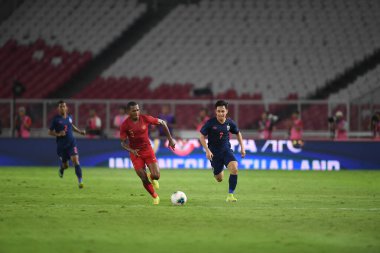 Jakarta, Endonezya - 10 Eylül 2019: Supachok Sarachart # 7 Tayland Futbolcusu 2020 Dünya Kupası elemeleri sırasında Endonezya 0-3 Tayland maçı sırasında Gelora Bung Karno Stadyumu, Endonezya