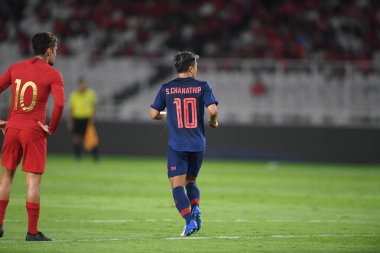 Jakarta, Endonezya - 10 Ekim 2019: Chanathip Songkrasin # 10 Tayland Oyuncusu 2020 Dünya Kupası elemeleri sırasında Endonezya 0-3 Tayland 'da Gelora Bung Karno Stadyumu, Endonezya