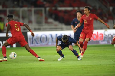 Jakarta, Endonezya - 10 Ekim 2019: Chanathip Songkrasin # 10 Tayland Oyuncusu 2020 Dünya Kupası elemeleri sırasında Endonezya 0-3 Tayland 'da Gelora Bung Karno Stadyumu, Endonezya