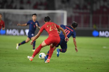 Jakarta, Endonezya - 10 Ekim 2019: Chanathip Songkrasin # 10 Tayland Oyuncusu 2020 Dünya Kupası elemeleri sırasında Endonezya 0-3 Tayland 'da Gelora Bung Karno Stadyumu, Endonezya