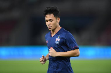 Jakarta, Endonezya - 10 Eylül 2019: Supachok Sarachart # 7 Tayland Futbolcusu 2020 Dünya Kupası elemeleri sırasında Endonezya 0-3 Tayland maçı sırasında Gelora Bung Karno Stadyumu, Endonezya