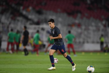 Jakarta, Endonezya - 10 Eylül 2019: Manuel Tom Bihr # 14 Tayland Oyuncusu 2020 Dünya Kupası elemeleri sırasında Endonezya 0-3 Tayland maçı sırasında Gelora Bung Karno Stadyumu, Endonezya