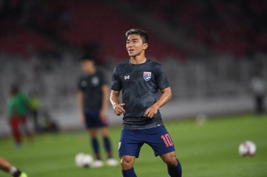 Jakarta, Endonezya - 10 Ekim 2019: Chanathip Songkrasin # 10 Tayland Oyuncusu 2020 Dünya Kupası elemeleri sırasında Endonezya 0-3 Tayland 'da Gelora Bung Karno Stadyumu, Endonezya