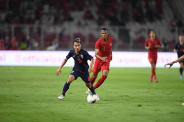 Jakarta, Endonezya - 10 Ekim 2019: Chanathip Songkrasin # 10 Tayland Oyuncusu 2020 Dünya Kupası elemeleri sırasında Endonezya 0-3 Tayland 'da Gelora Bung Karno Stadyumu, Endonezya