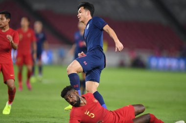 Jakarta, Endonezya - 10 Eylül 2019: Supachok Sarachart # 7 Tayland Futbolcusu 2020 Dünya Kupası elemeleri sırasında Endonezya 0-3 Tayland maçı sırasında Gelora Bung Karno Stadyumu, Endonezya