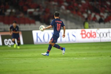 Jakarta, Endonezya - 10 Ekim 2019: Chanathip Songkrasin # 10 Tayland Oyuncusu 2020 Dünya Kupası elemeleri sırasında Endonezya 0-3 Tayland 'da Gelora Bung Karno Stadyumu, Endonezya