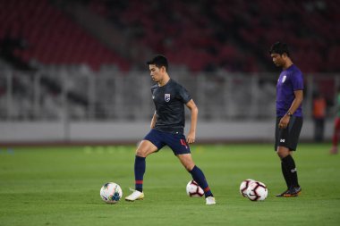 Jakarta, Endonezya - 10 Eylül 2019: Manuel Tom Bihr # 14 Tayland Oyuncusu 2020 Dünya Kupası elemeleri sırasında Endonezya 0-3 Tayland maçı sırasında Gelora Bung Karno Stadyumu, Endonezya