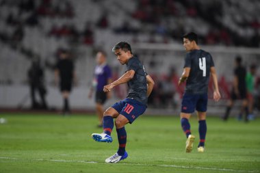 Jakarta, Endonezya - 10 Ekim 2019: Chanathip Songkrasin # 10 Tayland Oyuncusu 2020 Dünya Kupası elemeleri sırasında Endonezya 0-3 Tayland 'da Gelora Bung Karno Stadyumu, Endonezya