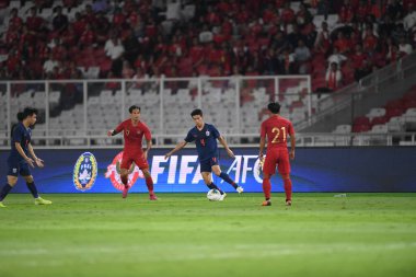 Jakarta, Endonezya - 10 Eylül 2019: Manuel Tom Bihr # 14 Tayland Oyuncusu 2020 Dünya Kupası elemeleri sırasında Endonezya 0-3 Tayland maçı sırasında Gelora Bung Karno Stadyumu, Endonezya