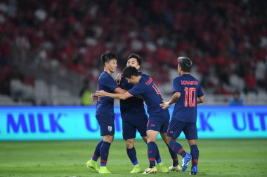 Cakarta, Endonezya - Sep 10, 2019: Dünya Kupası elemeleri sırasında Endonezya 'nın Gelora Bung Karno Stadyumu' nda oynanan Dünya Kupası eleme maçında gol atan oyuncular