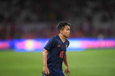 Jakarta, Endonezya - 10 Ekim 2019: Chanathip Songkrasin # 10 Tayland Oyuncusu 2020 Dünya Kupası elemeleri sırasında Endonezya 0-3 Tayland 'da Gelora Bung Karno Stadyumu, Endonezya