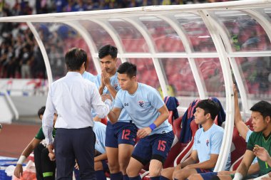 Jakarta, Endonezya - 10 Eylül 2019: Akira Nishino, Endonezya 'nın Gelora Bung Karno Stadyumu' nda oynanan 2020 Dünya Kupası eleme karşılaşması elemeleri sırasında Tayland teknik direktörü.