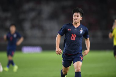 Jakarta, Endonezya - 10 Eylül 2019: Ekanit Panya # 18 Tayland Oyuncusu, Endonezya 'nın Gelora Bung Karno Stadyumu' nda oynanan 2020 Dünya Kupası eleme karşılaşmasında