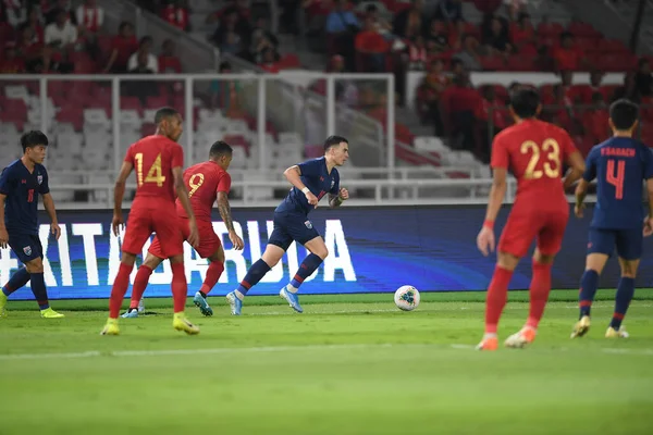 Jakarta, Endonezya - 10 Eylül 2019: Tristan Do # 19 Tayland Oyuncusu 2020 Dünya Kupası elemeleri sırasında Endonezya 0-3 Tayland maçı sırasında Gelora Bung Karno Stadyumu, Endonezya