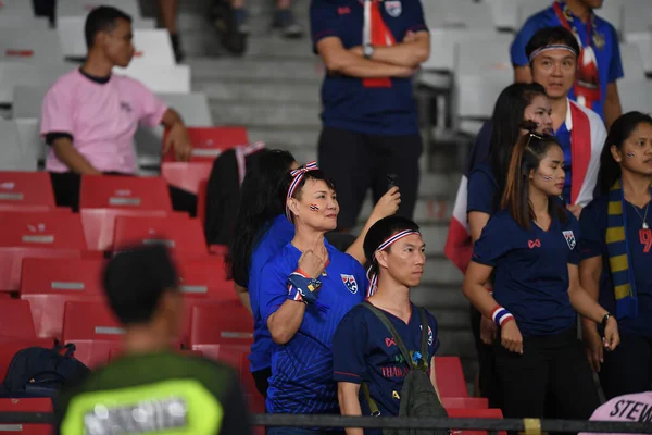 印度尼西亚雅加达 2019年9月10日 在2020年世界杯预选赛期间 不明身份的泰国球迷在印度尼西亚Gelora Bung Karno体育场与泰国0 3的比赛中行动 — 图库照片