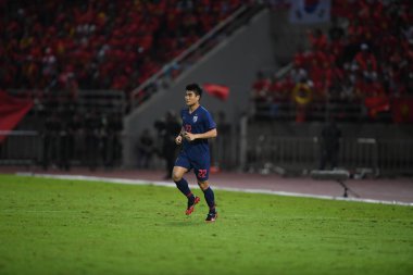 Pathumthani Thailand 5 Eylül 2019: Tayland 'da Vietnam' a karşı Thammasat Stadyumu 'nda oynanan 2022 Dünya Kupası elemeleri sırasında Tayland' ın 22 numaralı oyuncusu 