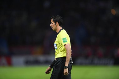 Pathumthani Tayland 5 sep 2019: Saoud ali j al-abda hakem 2022 Dünya Kupası elemeleri sırasında Thammasat Stadyumu 'nda Vietnam' a karşı 