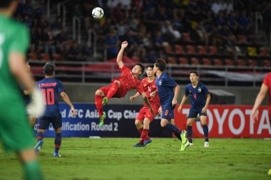 Pathumthani Tayland 5 Eylül 2019: Tien Dung Bai # 4 Vietnam oyuncusu 2022 Dünya Kupası elemeleri sırasında Thammasat Stadyumu 'nda Vietnam' a karşı 