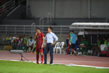 Pathumthani Tayland 5 Eylül 2019: Akira nishino dünya kupası elemeleri sırasında Thammasat Stadyumu 'nda Vietnam' a karşı oynandı. 