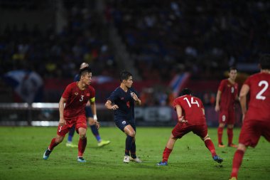 Pathumthani Tayland 5 Eylül 2019: Sarach yooyen # 4 Tayland Dünya Kupası elemeleri sırasında Thammasat Stadyumu 'nda Vietnam' a karşı oynandı. 