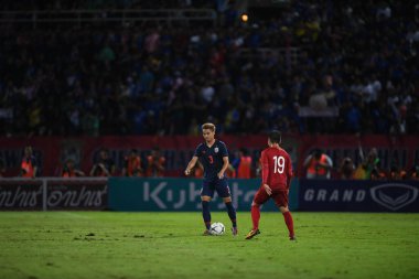Pathumthani Tayland 5 Eylül 2019: Thammasat Stadyumu 'nda Vietnam' a karşı oynanan 2022 Dünya Kupası elemeleri sırasında Tayland 3 numaralı Theerathon Boonmatan 