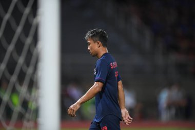 Pathumthani Thailand 5 Eylül 2019: Thammasat Stadyumu 'nda 2022 Dünya Kupası elemeleri sırasında Chanathip şarkı sözü # 10 Tayland futbolcusu eylemde 