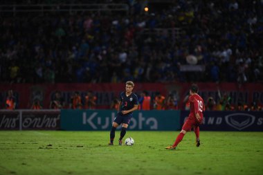 Pathumthani Tayland 5 Eylül 2019: Thammasat Stadyumu 'nda Vietnam' a karşı oynanan 2022 Dünya Kupası elemeleri sırasında Tayland 3 numaralı Theerathon Boonmatan 