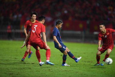 Pathumthani Thailand 5 Eylül 2019: Thammasat Stadyumu 'nda 2022 Dünya Kupası elemeleri sırasında Chanathip şarkı sözü # 10 Tayland futbolcusu eylemde 