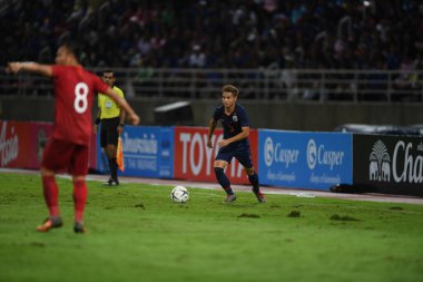 Pathumthani Tayland 5 Eylül 2019: Thammasat Stadyumu 'nda Vietnam' a karşı oynanan 2022 Dünya Kupası elemeleri sırasında Tayland 3 numaralı Theerathon Boonmatan 