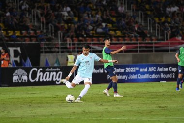 Pathumthani Thailand 5 Eylül 2019: Chatchai Budprom # 20 Tayland Dünya Kupası elemeleri sırasında Thammasat Stadyumu 'nda Vietnam' a karşı oynandı 