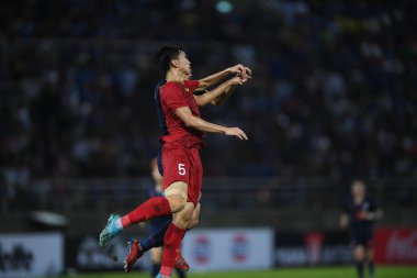 Pathumthani Tayland 5 sep 2019: Doan van hua # 5 vietnam oyuncusu 2022 Dünya Kupası elemeleri sırasında Thammasat Stadyumu 'nda Vietnam' a karşı 