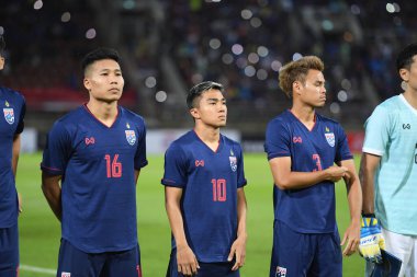 Pathumthani Thailand 5 Eylül 2019: Thammasat Stadyumu 'nda 2022 Dünya Kupası elemeleri sırasında Chanathip şarkı sözü # 10 Tayland futbolcusu eylemde 
