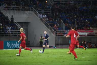 Pathumthani Tayland 5 Eylül 2019: Thammasat Stadyumu 'nda Vietnam' a karşı 2022 Dünya Kupası elemeleri sırasında Tristan do # 19 Tayland Oyuncusu eylemde 