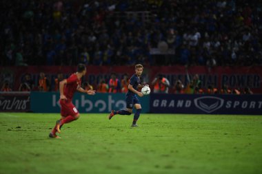 Pathumthani Tayland 5 Eylül 2019: Thammasat Stadyumu 'nda Vietnam' a karşı oynanan 2022 Dünya Kupası elemeleri sırasında Tayland 3 numaralı Theerathon Boonmatan 