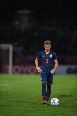 Pathumthani Tayland 5 Eylül 2019: Thammasat Stadyumu 'nda Vietnam' a karşı oynanan 2022 Dünya Kupası elemeleri sırasında Tayland 3 numaralı Theerathon Boonmatan 