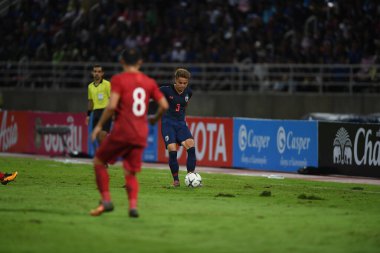 Pathumthani Tayland 5 Eylül 2019: Thammasat Stadyumu 'nda Vietnam' a karşı oynanan 2022 Dünya Kupası elemeleri sırasında Tayland 3 numaralı Theerathon Boonmatan 