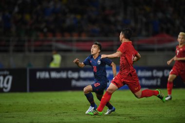Pathumthani Thailand 5 Eylül 2019: Thammasat Stadyumu 'nda 2022 Dünya Kupası elemeleri sırasında Chanathip şarkı sözü # 10 Tayland futbolcusu eylemde 