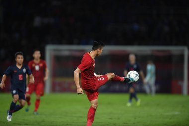 Pathumthani Tayland 5 Eylül 2019: Que ngoc hai # 3 Vietnamlı oyuncu 2022 Dünya Kupası elemeleri sırasında Thammasat Stadyumu 'nda Vietnam' a karşı 
